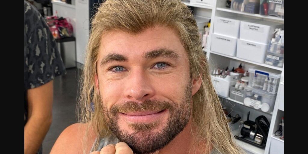 Directores de MCU comparten divertidas publicaciones de Thor BTS para celebrar el cumpleaños de Hemsworth