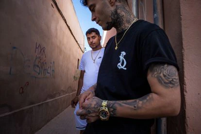 El artista con el productor Kvinz en el Callejón, en la calle Vivero, Palma de Mallorca.