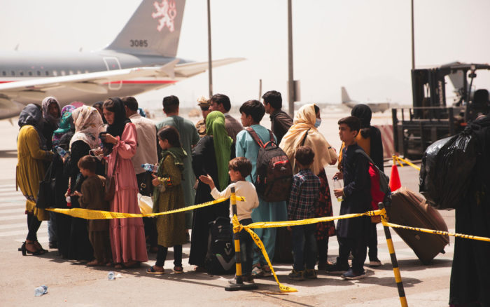 EU logra evacuar a 7 mil personas de Afganistán; la prioridad es la gente, asegura