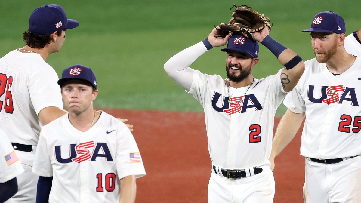 Eddy Álvarez termina en lágrimas tras asegurar al menos plata con el pase a la final del béisbol en Tokyo 2020