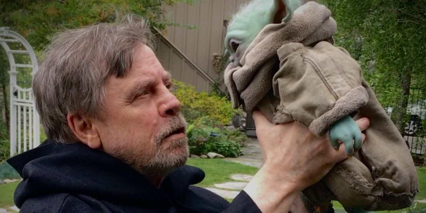 El director mandaloriano agradece a Mark Hamill con la adorable foto del set de Grogu