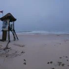 Vista de una playa durante la llegada del huracán Grace a la costa de la Riviera Maya en Cancún, México, el 19 de agosto de 2021.