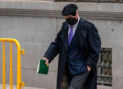 El comisario jubilado José Manuel Villarejo junto a la Audiencia Nacional el pasado 4 de marzo.