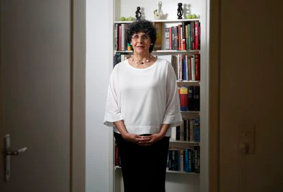 Elham Manea en su casa de Berna, Suiza.