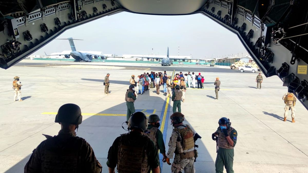 Exteriores pide a EE UU que facilite la salida de los aviones españoles del aeropuerto de Kabul
