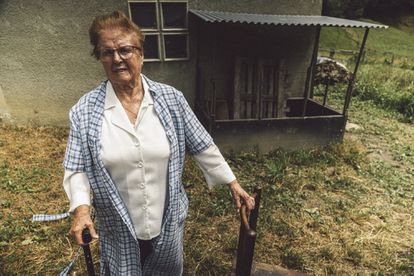 A Gelita le piden que cante en las excursiones de los jubilados. Es la hora del reencuentro con Cuevas. La pandemia los ha mantenido separados.
