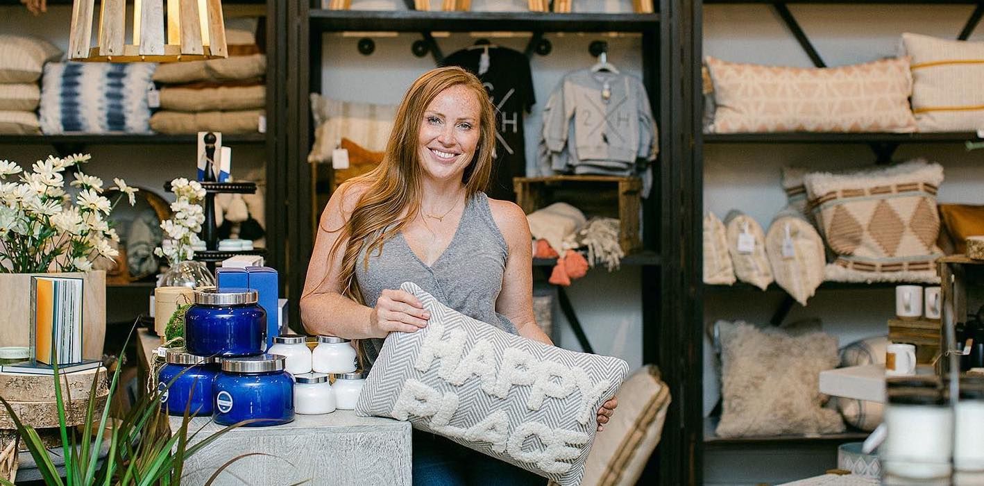 Good Bones: Todo sobre el nuevo negocio de Mina Two Chicks District Co