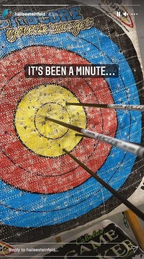 hailee steinfeld hawkeye vuelve a disparar hailee steinfeld hawkeye vuelve a disparar