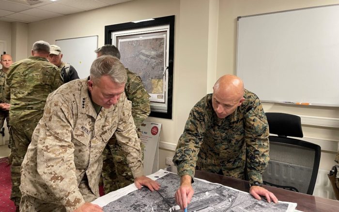 Hallan restos humanos en el espacio de la rueda de avión que partió de Kabul, Afganistán