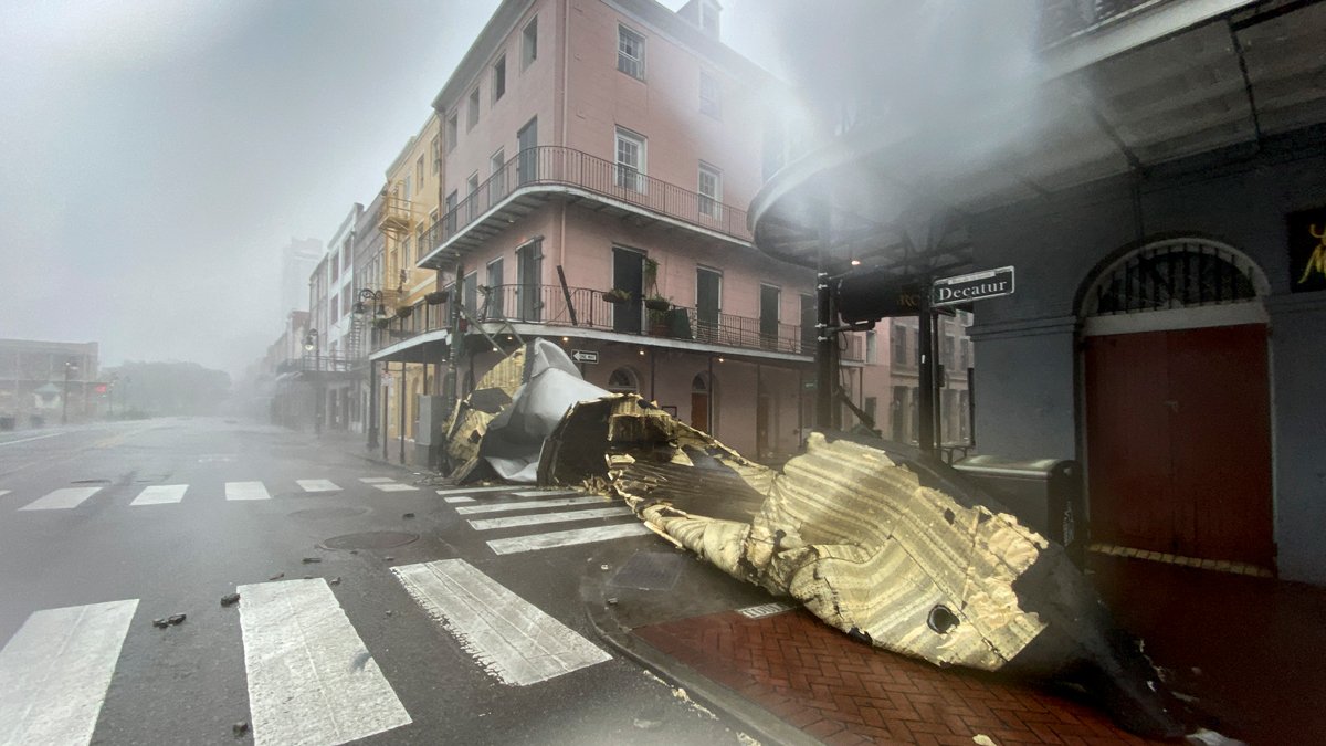 Huracán y repunte del COVID-19: hospitales de Nueva Orleans luchan en medio del mal tiempo