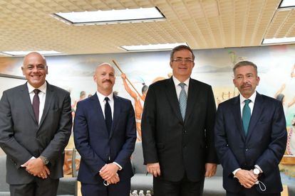 Jorge Rodríguez, por el Gobierno de Venezuela; Dag Nylander, representante de Noruega; el canciller mexicano Marcelo Ebrard y
Gerardo Blyde, por la oposición venezolana, en el inicio de los diálogos en el Museo de Antropología, el viernes 13 de agosto, en Ciudad de México.