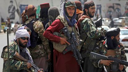 Guerrilleros talibanes patrullan las calles de Kabul, el pasado 19 de agosto.