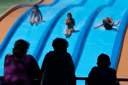 Toboganes del complejo acuático Gran Florida en Castronuño, Valladolid, este miércoles.