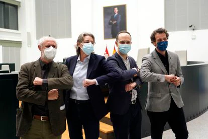Presentación de Recupera Madrid el movimiento de cuatro ediles escindidos del grupo municipal de Más Madrid en el Ayuntamiento de la capital el pasado marzo. En la imagen, de izquierda a derecha, Luis Cueto, Marta Higueras, José Manuel Calvo y Felipe Llamas.