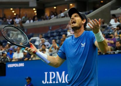 Murray protesta durante el partido en la Arthur Ashe.
