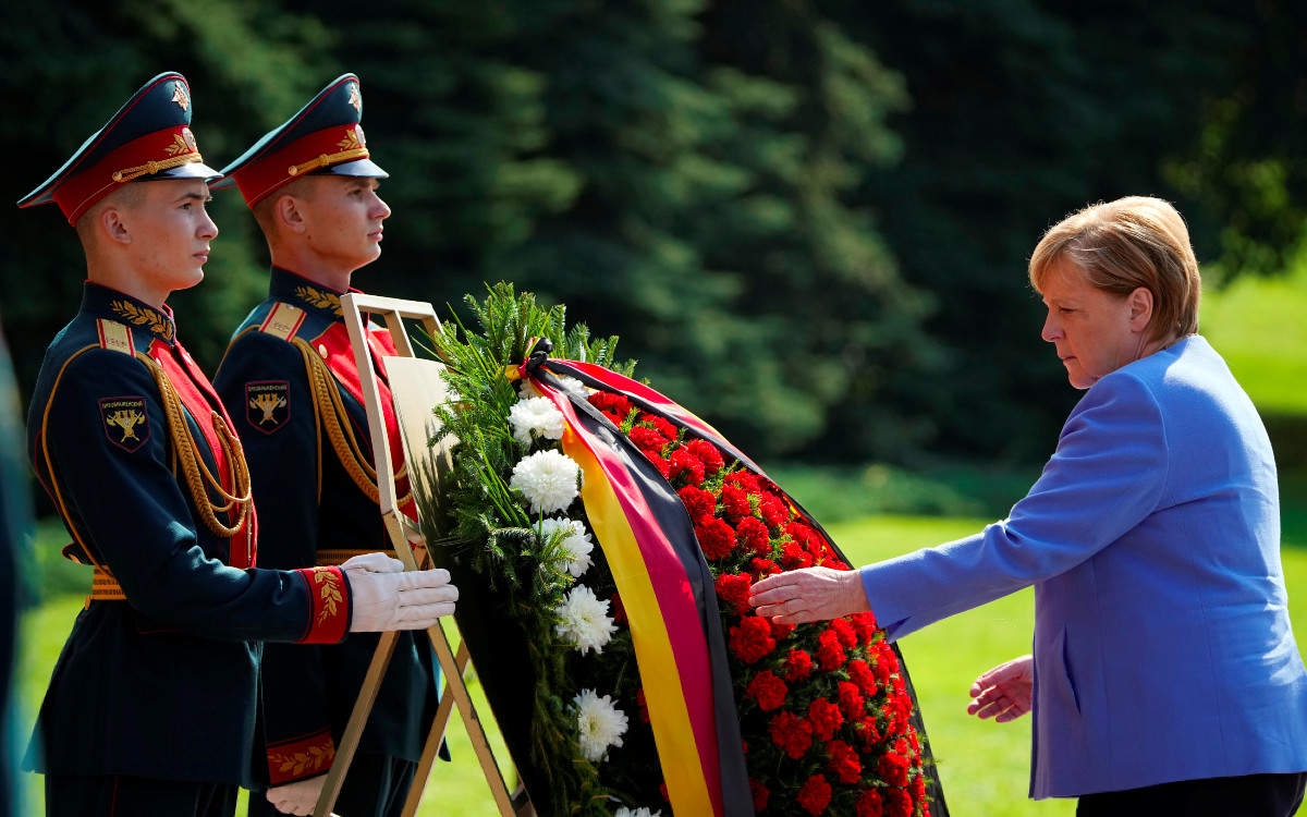 Merkel y Putin se reúnen en el primer aniversario del ataque contra el opositor ruso Navalny