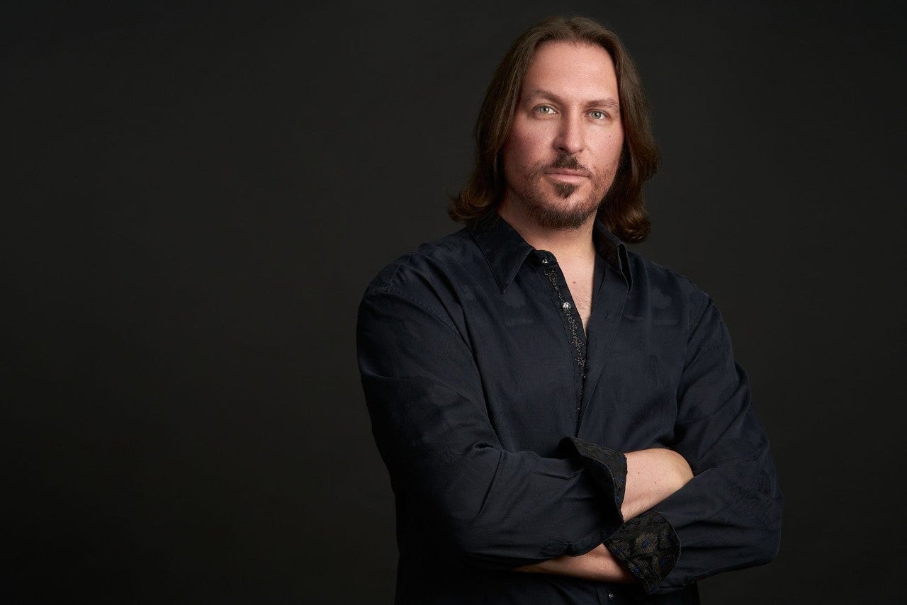 Neal Acree 2019 headshot 2 colores Neal Acree 2019 headshot 2 colores