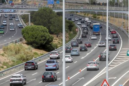 Vehículos en la carretera A6 a A Coruña en Madrid, el pasado viernes.
