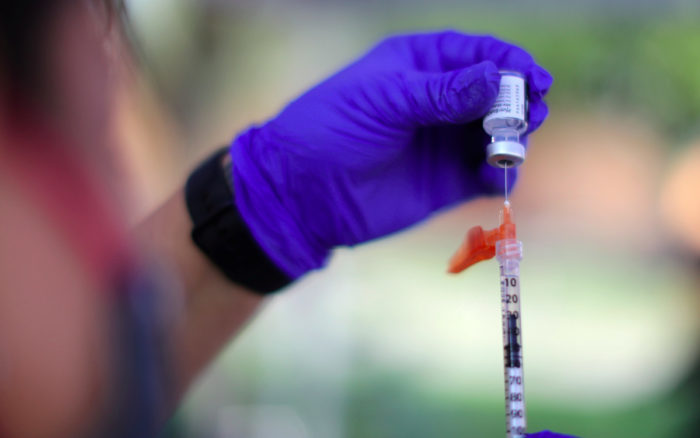 Pfizer y Moderna obtienen aprobación de la UE para impulsar producción de vacunas ARNm Covid-19