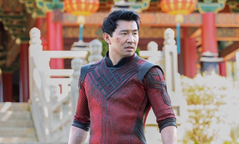 Simu Liu recuerda la llamada que cambió su vida con Kevin Feige para Shang-Chi