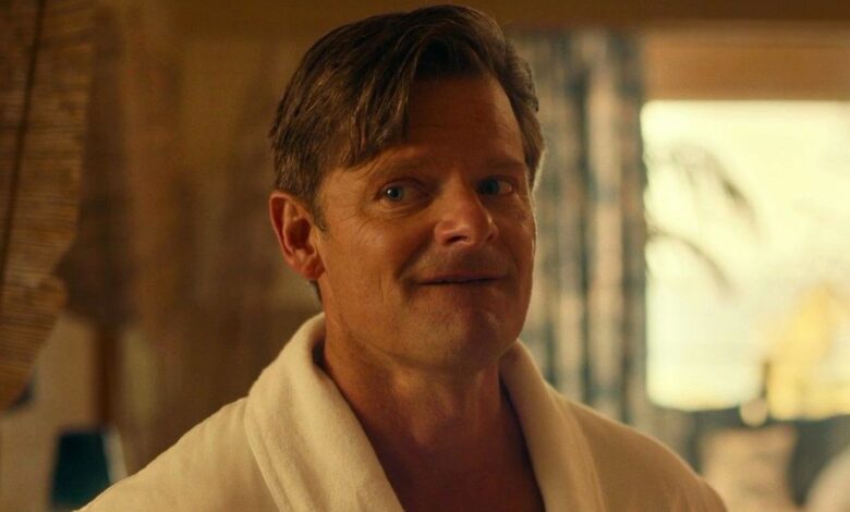 Steve Zahn se sorprendió de que no necesitaba estar completamente desnudo para White Lotus