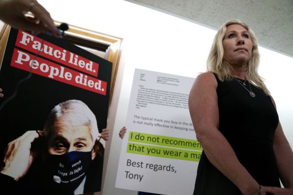 Twitter suspende temporalmente a Marjorie Taylor Greene por difundir información errónea sobre vacunas