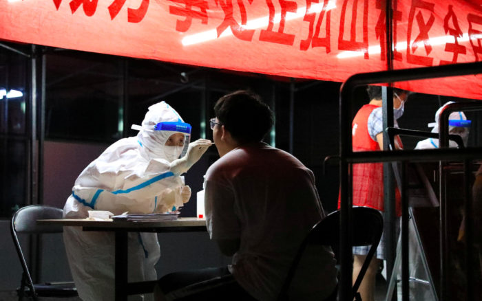 Variante Delta se cierne sobre China justo cuando su economía pierde impulso