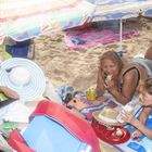 DVD 1065  (15/08/2021)
Teodora, Elisabeth e Ynes almuerzan en la playa de Benidorm. El sábado.
David Expósito