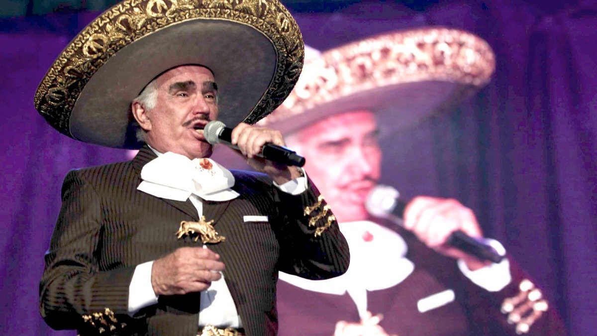 Vicente Fernández cumple 24 días en terapia intensiva; su estado es “estacionario”