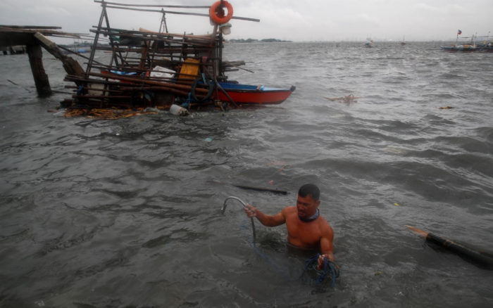 Al menos 12 desaparecidos y 12,000 afectados por el tifón Conson en Filipinas