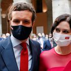 GRAF3763. MADRID, 19/06/2021.- El presidente del Partido Popular, Pablo Casado (i) junto a la presidenta de la Comunidad de Madrid, Isabel Díaz Ayuso (d) durante su investidura celebrada en la Real Casa de Correos este sábado. EFE/Zipi