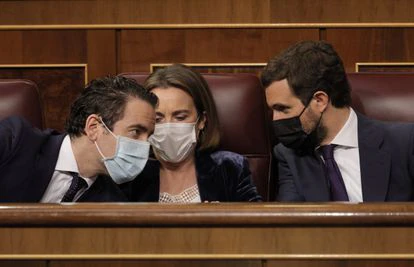El secretario general del Partido Popular, Teodoro García Egea; la portavoz del PP en el Congreso de los Diputados, Cuca Gamarra; y el líder del PP, Pablo Casado, el 26 de mayo de 2021.