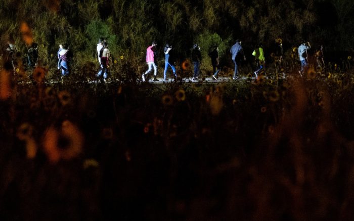 Arrestos de migrantes en frontera entre México y EU rondan máximos de 20 años