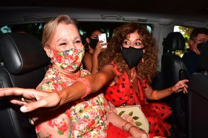 Rosario Flores, tía de la novia, a su llegada al enlace de Elena Furiase y Gonzalo Sierra.