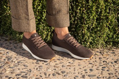 La caña de azúcar, un material muy sostenible, se aplica a las suelas de las zapatillas. Lo han bautizado como Sugarcloud™ porque, dicen, con ellas se tiene la sensación de caminar por las nubes.