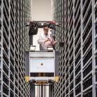 Almacén de materiales para la fabricación de productos electrónicos en la planta de Continental en Baviera (Alemania).