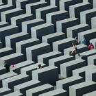 Turistas en el Monumento del Holocausto en memoria a los judíos víctimas del holocausto Nazi, en Berlín, Alemania.