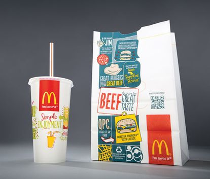 En 2011, los productos de la cadena de comida rápida aparecían rodeados de dibujos en las bolsas, vasos y en los botes de helado McFlurry. 