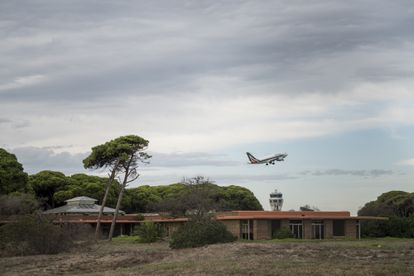 Edificio de Coderch en los antiguos terrenos del campo de golf de El Prat de Llobregat, abandonado desde el 2000. 