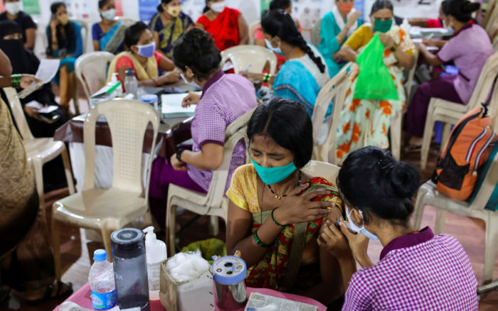 India permite al Serum Institute inscribir a niños de 7 a 11 años en ensayo de vacuna Novavax