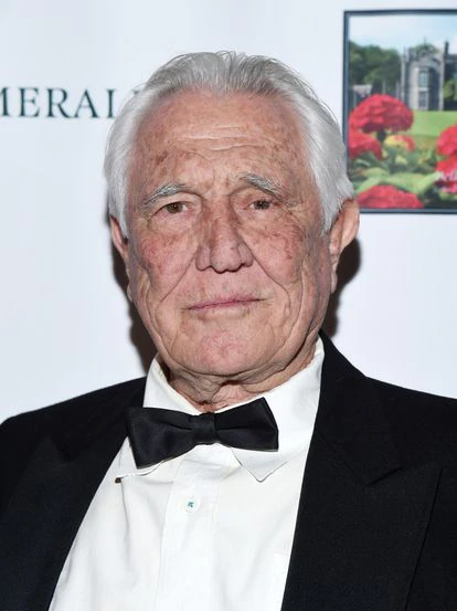 George Lazenby, en febrero de 2020, durante una fiesta de visionado de la gala de los Oscars en The Hollywood Museum (Hollywood, California).
