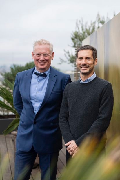 Augustinus Bader (a la izquierda) y el consejero delegado de su marca homónima, Charles Rosier.