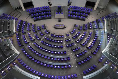 Vista general de la sala de plenos del Bundestag, en el edificio del Reichstag, en Berlín.