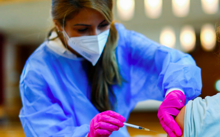 Alemania recomienda vacuna anti-Covid a embarazadas y madres lactantes