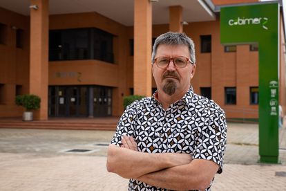 Andrés Aguilera López, en la sede del Centro Andaluz de Biología Molecular y Medicina Regenerativa (CABIMER).