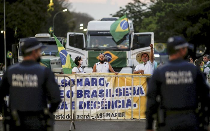 Bolsonaro deja sus ataques al Tribunal Supremo; pide a seguidores levantar bloqueos carreteros