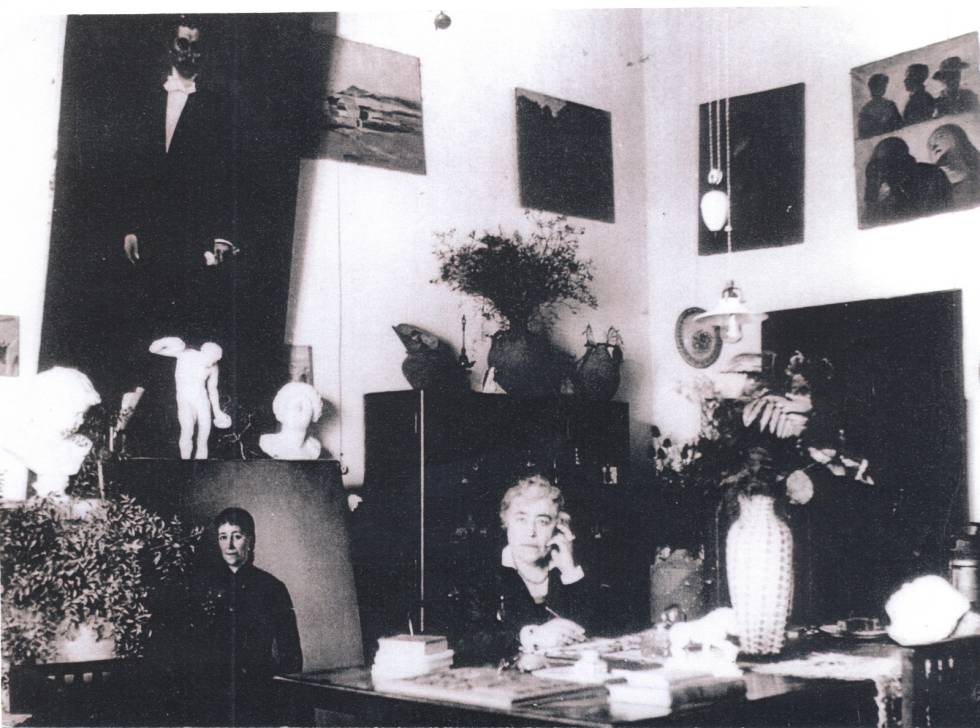 El ric (i carregat) món interior de Caterina Albert tenia un fidel reflex en el seu despatx (a dalt).