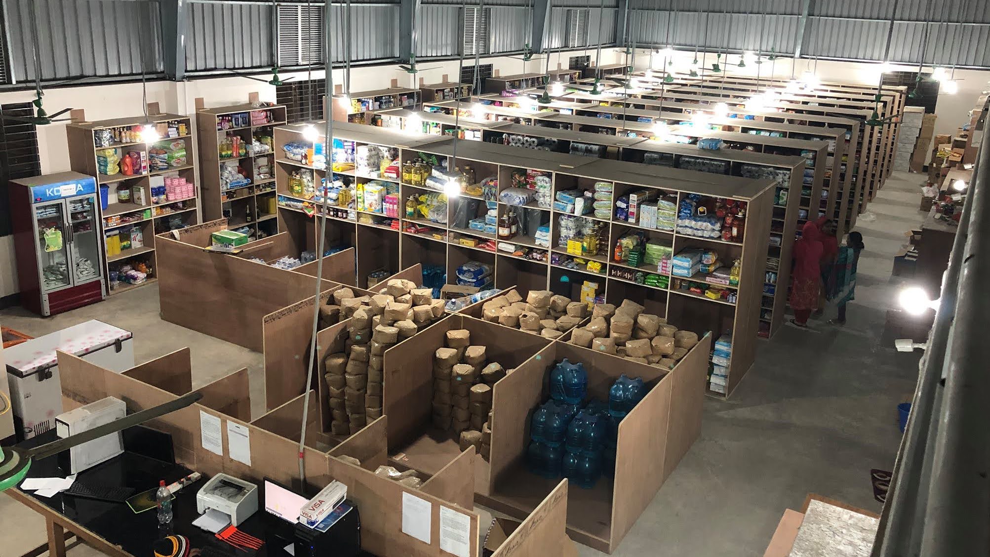 Uno de los de Chaldal "oscuro" tiendas o almacenes