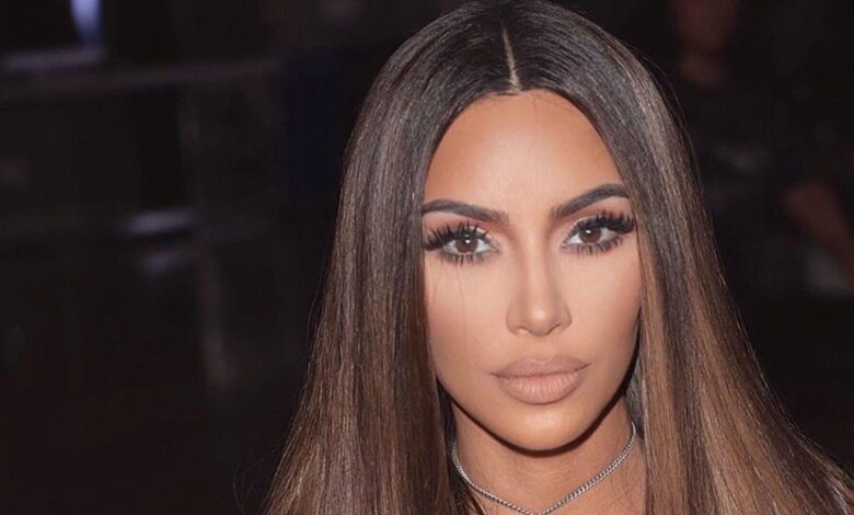 Cómo Kim Kardashian pudo haber inspirado el look de los VMA 2021 de Megan Fox