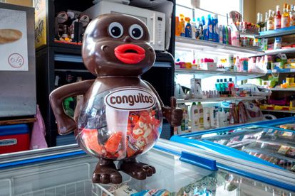 Dispensador de Conguitos en un supermercado.